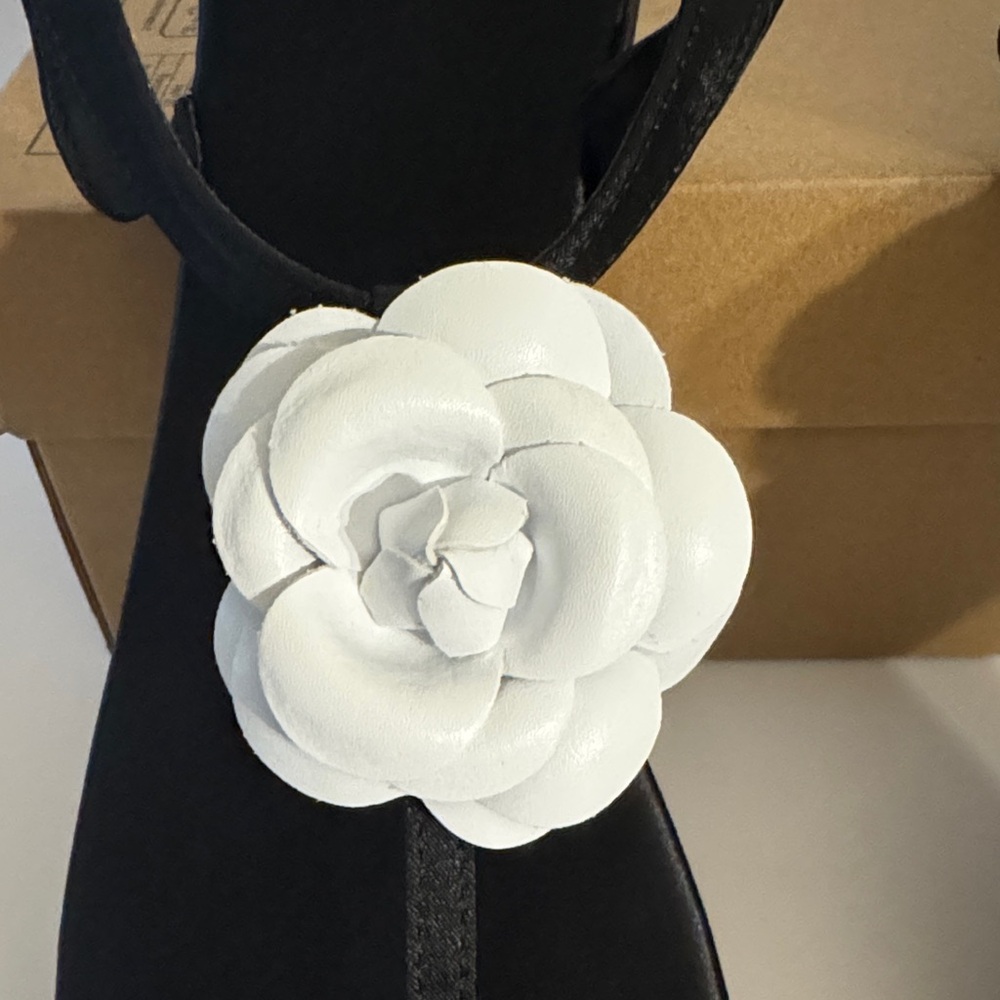 Black Satin Sandals with White Leather Flower  New Sz 9 - Picture 4 of 7